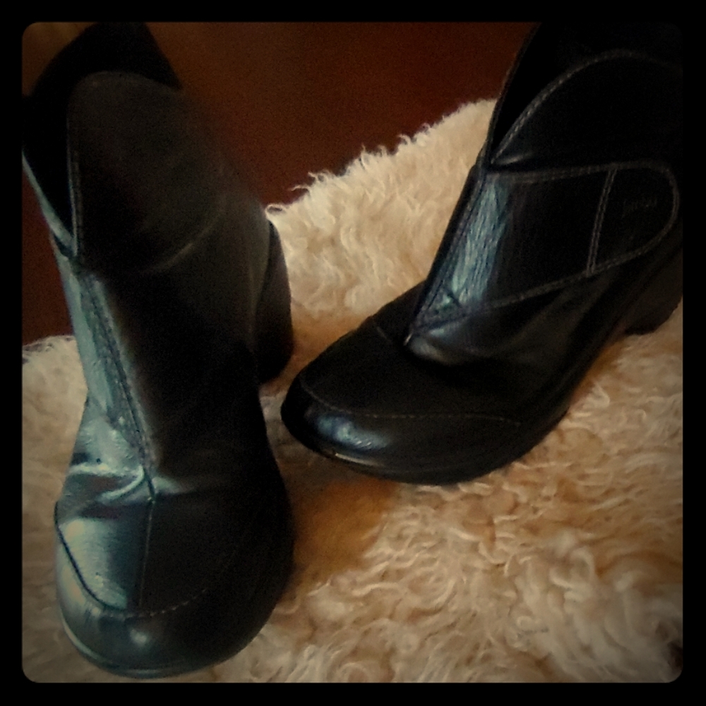 Jambu booties